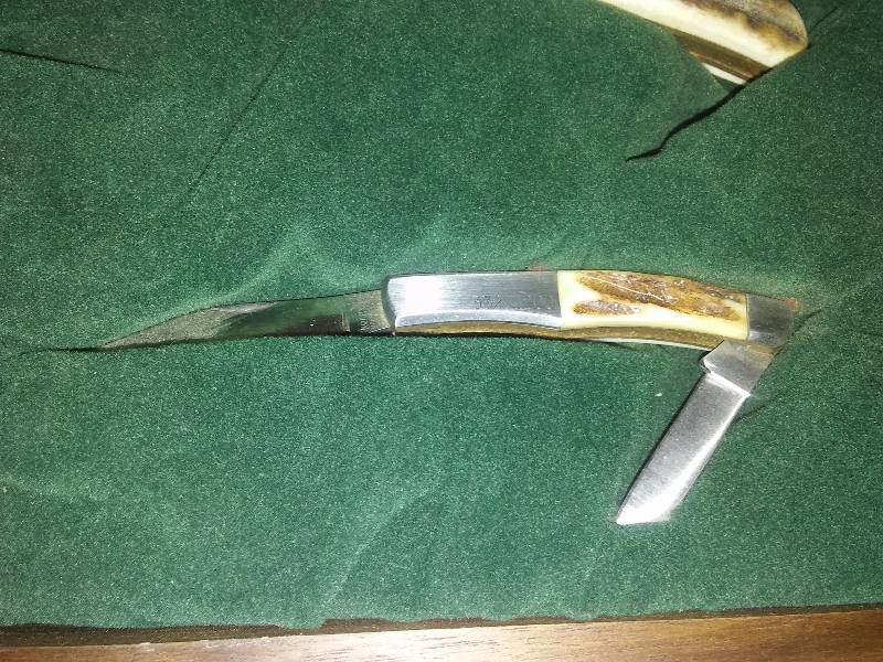 lot 17 image: Premier Edition Official Ranch Stag Knife Set, Each marked with 332 of 1200, by Kershaw