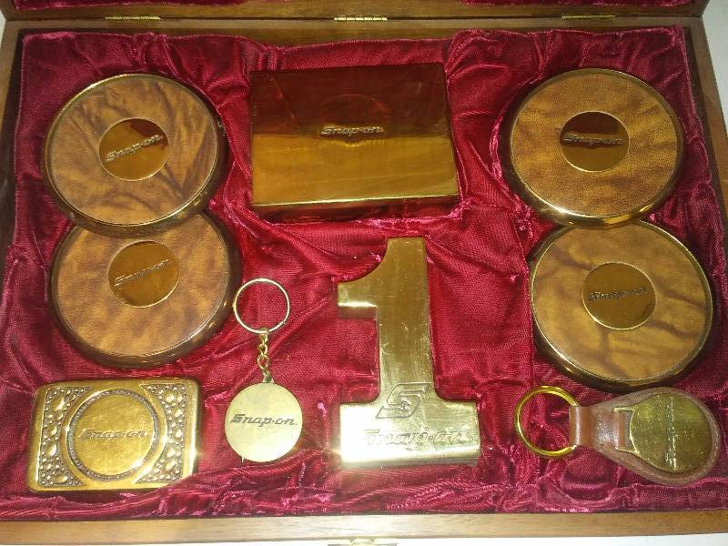 lot 21 image: 9 pc. Snap-on Brass Desk Set