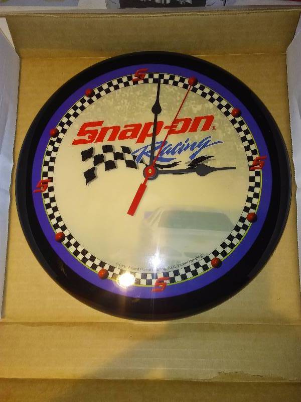 lot 25 image: Snap-on Racing Wall Clock