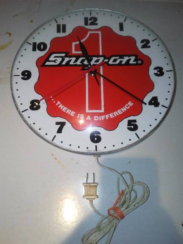 lot 29 image: Snap-on Vintage Electric Clock (used)