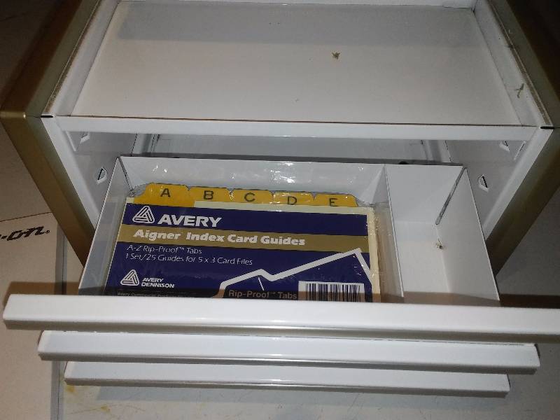 lot 38 image: Snap-on Tool Box Index Card Holder, Trinkets