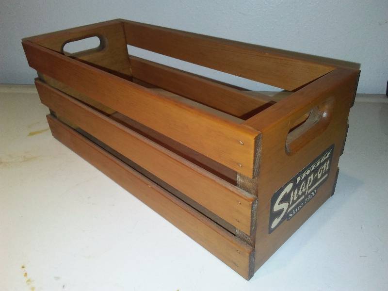 lot 43 image: Snap-on Wooden Crate Box with handles
