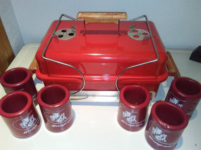 lot 44 image: Retro BQ Picnic Set