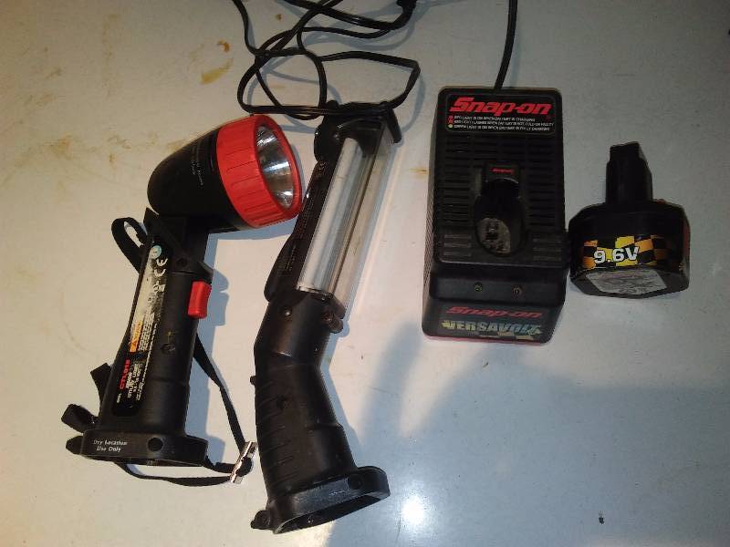 lot 46 image: Snap-on 9.6v Twin Flashlight Set