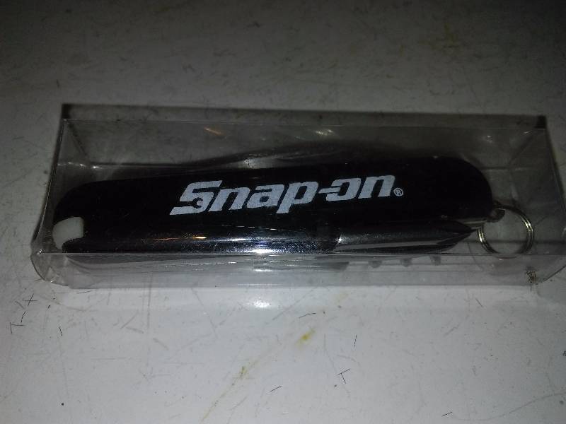 lot 55 image: Snap-on Utility pocket knife