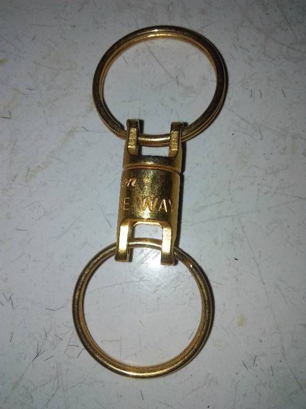 lot 57 image: Snap-on  leading the way Double Keyring