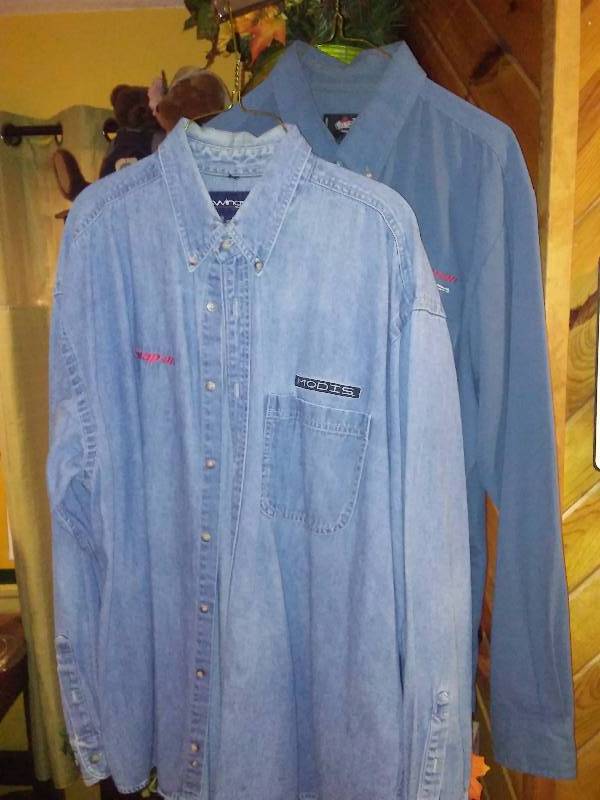 lot 83 image: Snap-on Long Sleeve XL Shirts (2)