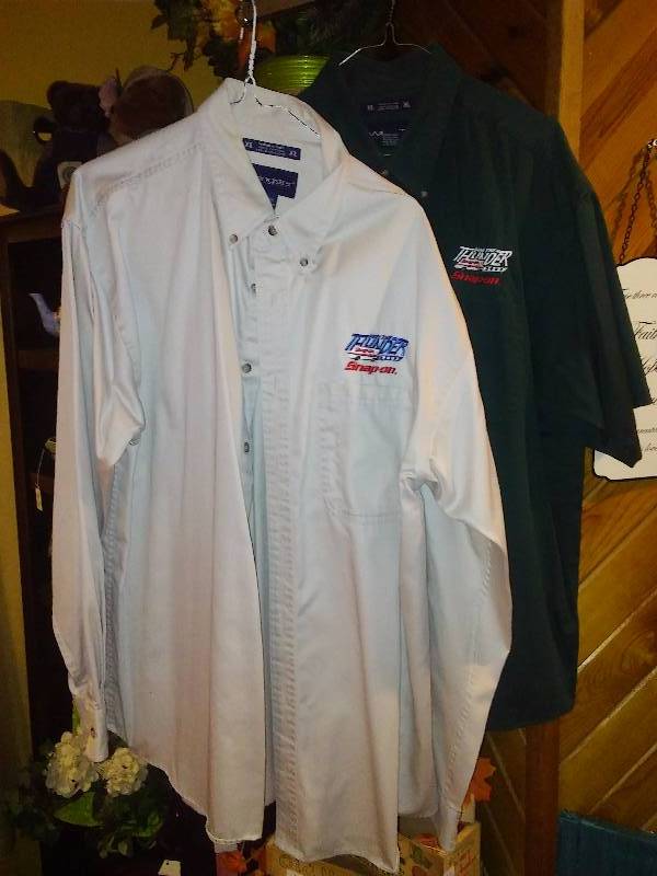 lot 84 image: Snap-on Shirts XL (2), Feel The Thunder, 100% Wrinkle Free Cotton