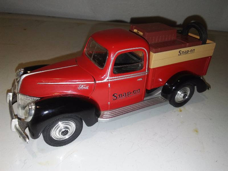lot 112 image: Snap-on 1940 Ford Pickup, Stakeside Delivery Bank