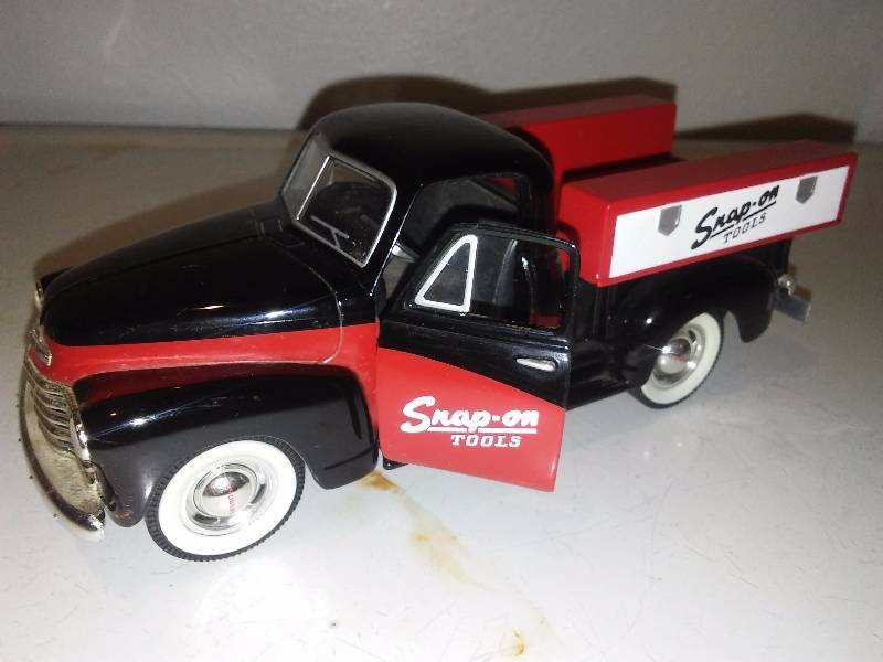 lot 113 image: Snap-on 1952 Chevrolet Pickup with tool boxes Bank