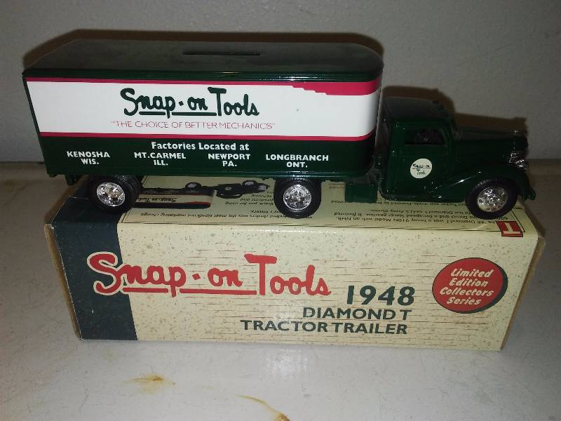 lot 118 image: Snap-on Tools 1948 Diamond T Tractor Trailer Bank