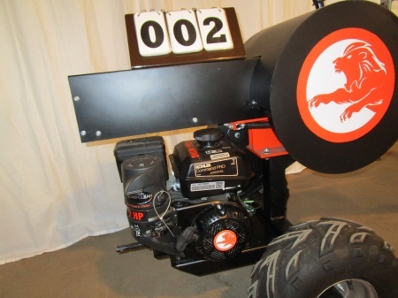 lot 2 image: Power King 34 Kinetic Ton Log Splitter