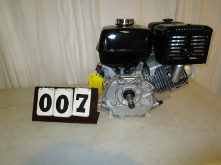 lot 7 image: Honda GX390 Motor