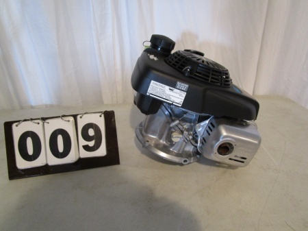 lot 9 image: Honda Vertical Shaft Engine