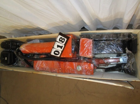 lot 18 image: Power King 60 Ton Log Splitter