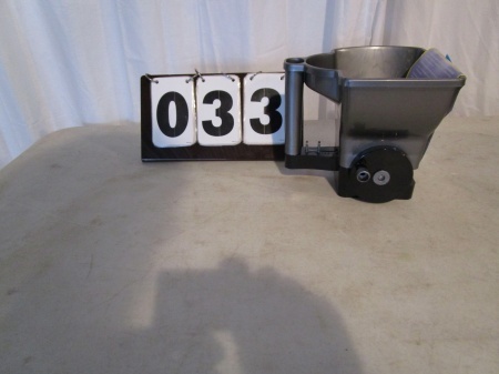 lot 33 image: Precision Handheld Spreader
