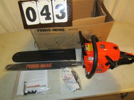 lot 43 image: Power King Chain Saw - 22 Bar