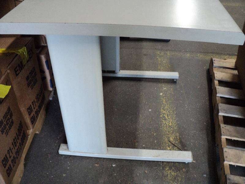 lot 302 image: modular office desk set up with par...