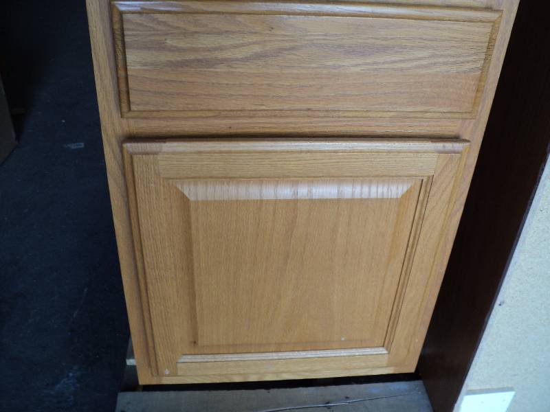 lot 303 image: set of 2 cabinets, no tops, 18in wi...