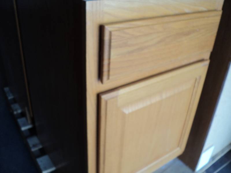 lot 304 image: set of 2 cabinets, no tops, 18in wi...