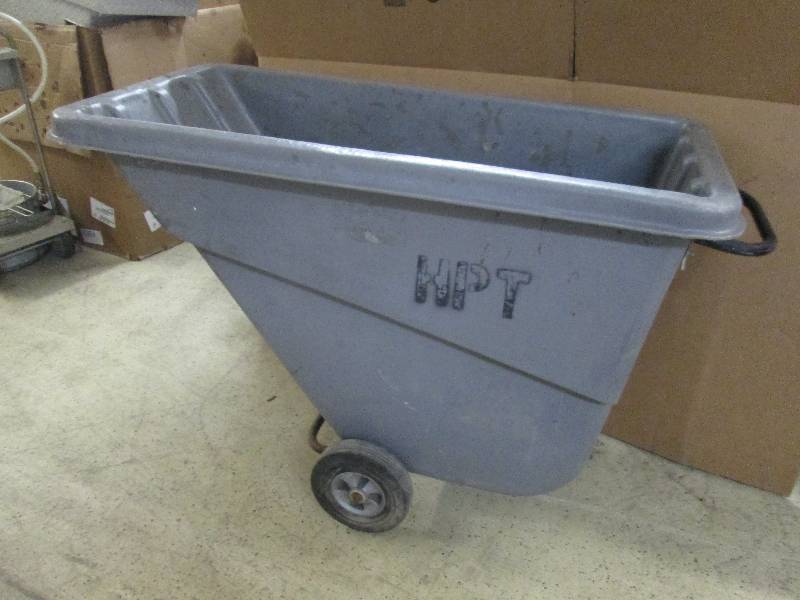 lot 18 image: Large HD Wheeled Dump Cart...