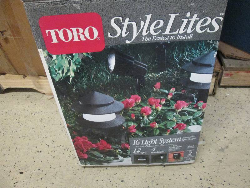 lot 19 image: Toro Style Lites...
