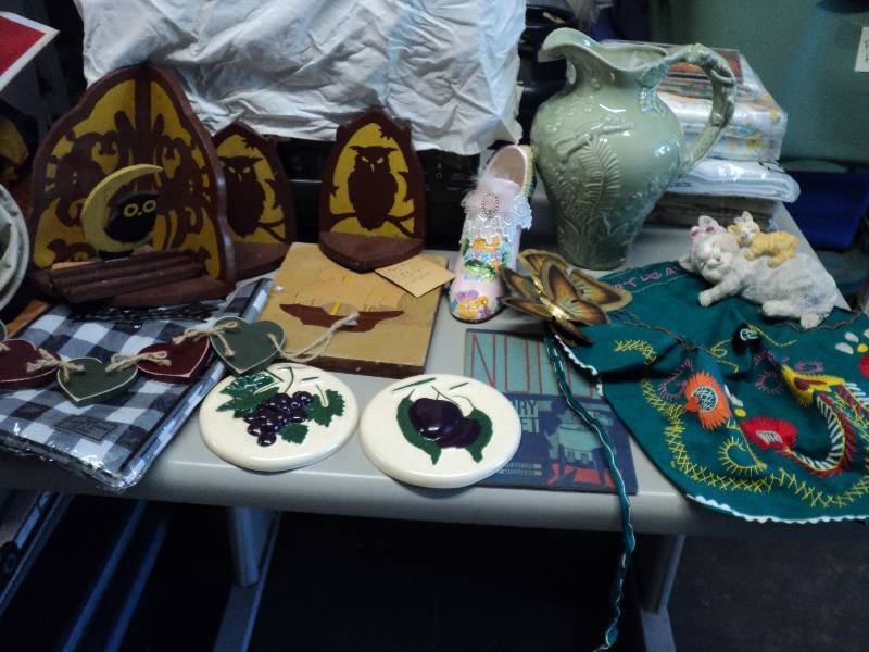lot 323 image: box of misc. decorative pitcher, sh...