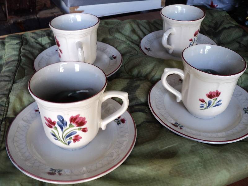 lot 342 image: 4 tea cup candles and green materia...