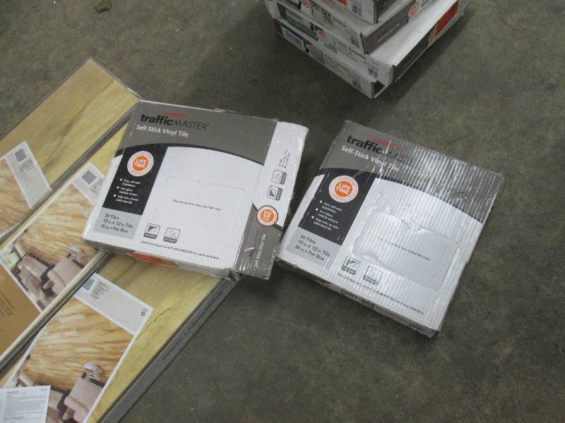 lot 68 image: Lot of 2 Cases Traffic Master Chest...