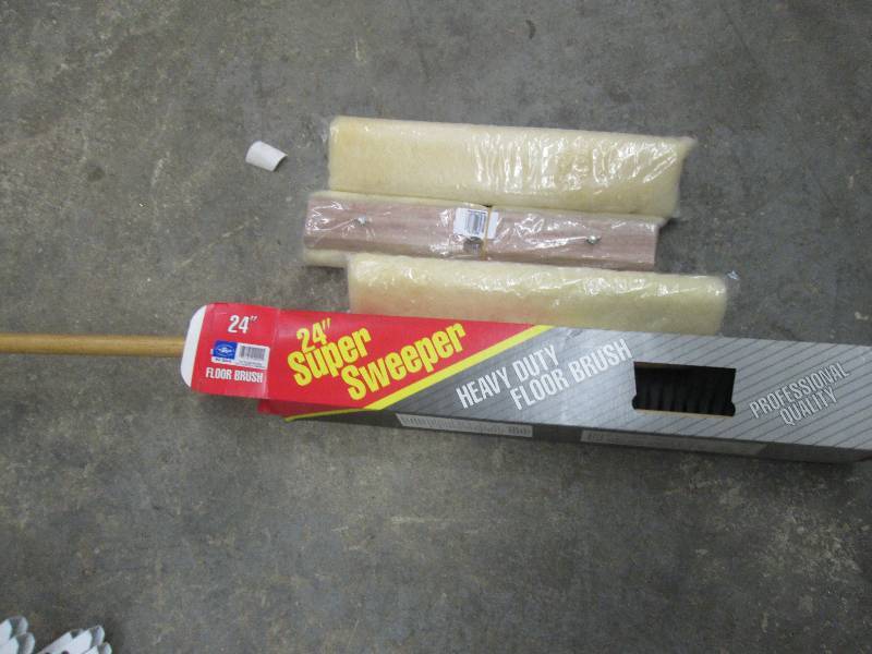 lot 83 image: 24 inch Super Sweeper plus 3 Dust M...