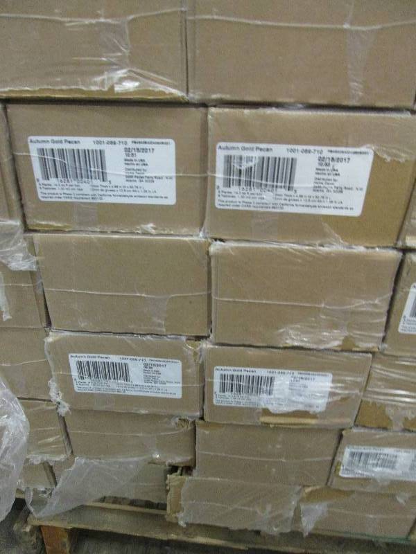 lot 105 image: Lot of 12 Cases Home Decorators Col...