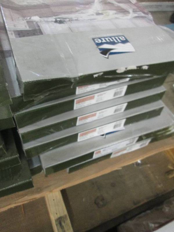 lot 118 image: Lot of 8 Cases Traffic Master Allur...