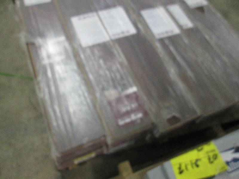 lot 119 image: 10 Cases Home Decorators Collection...