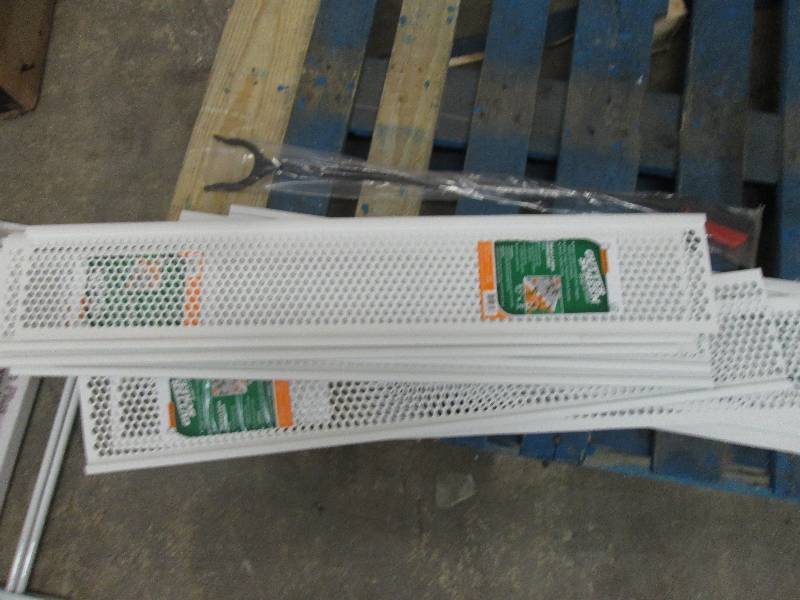 lot 123 image: 19 Frost King Gutter Screens, Reach...