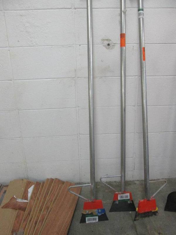 lot 128 image: Lot of 3 QEP 7 in. Wide Floor Tear-...