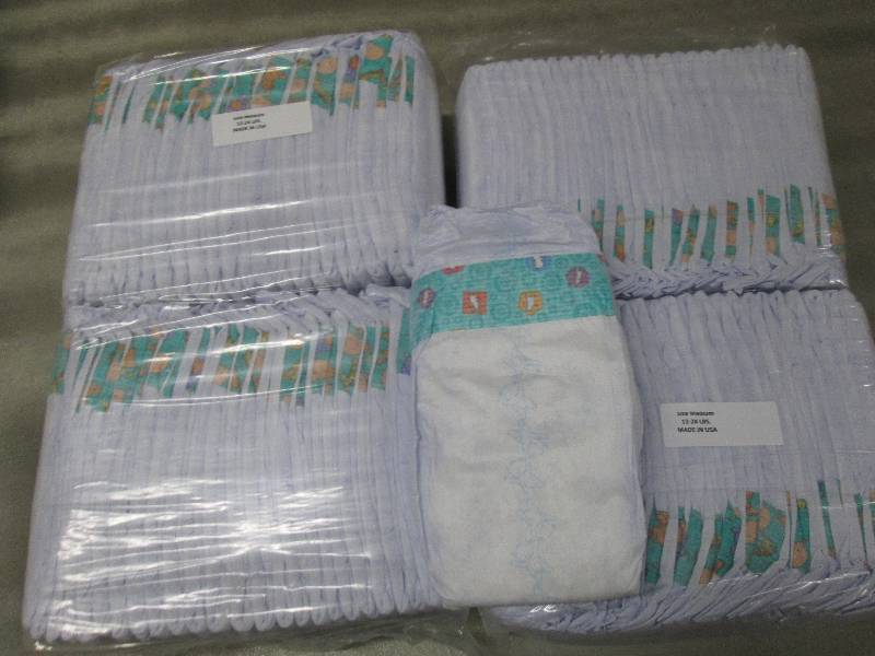 lot 219 image: 2 Packs of 50 each Disposable Diape...