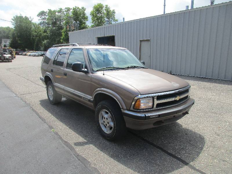 lot 7 image: Chevy Blazer