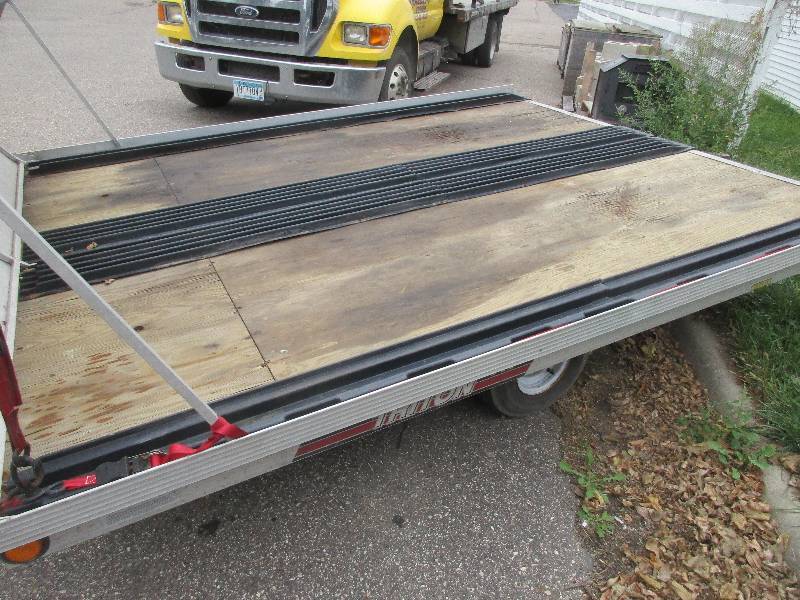 lot 10 image: Triton Trailer