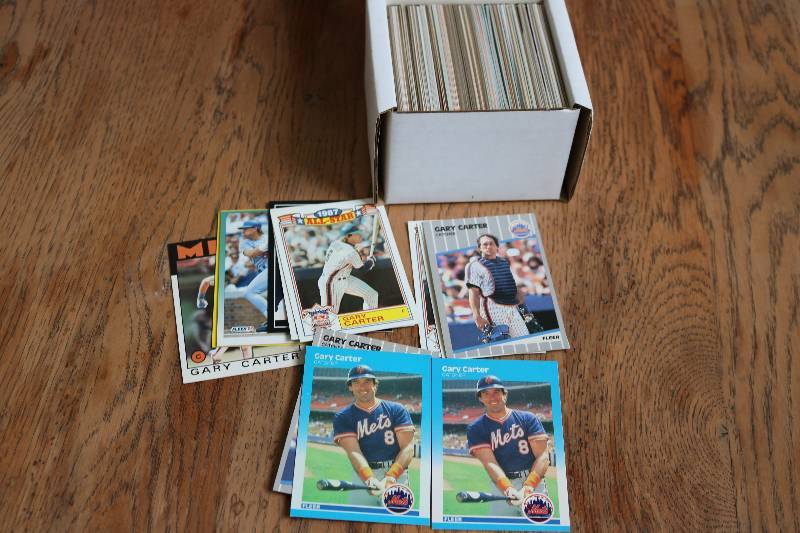 lot 78 image: 200 Gary Carter cards...