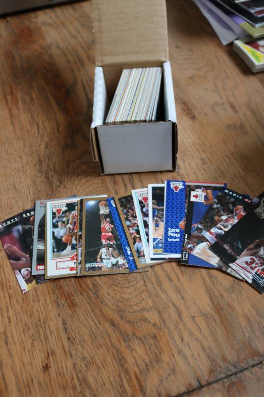 lot 84 image: 100 Scottie Pippen cards...