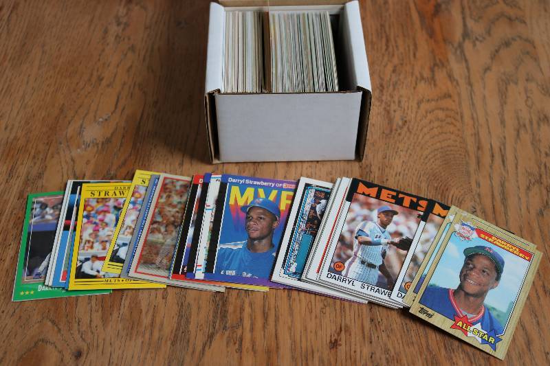 lot 76 image: 200 Darryl Strawberry cards...