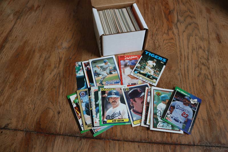lot 23 image: 200 Kirk Gibson cards...