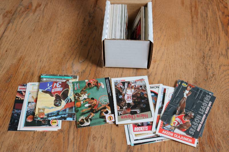 lot 16 image: 100 Hakeem Olajuwan cards...