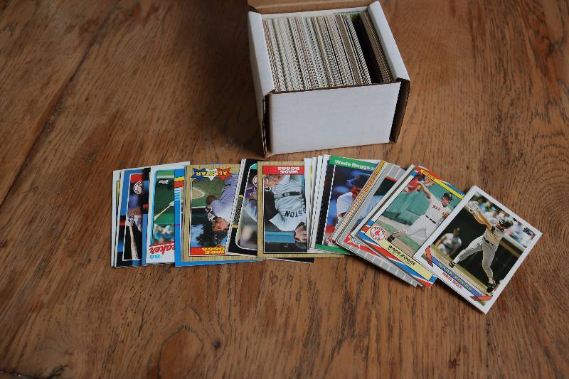 lot 9 image: 200 Wade Boggs cards...
