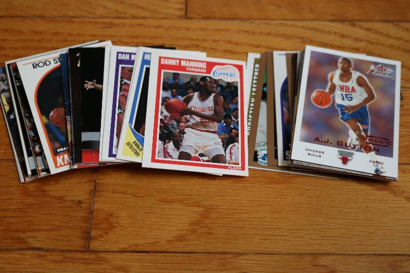 lot 15 image: 40 Basketball Rookie cards...