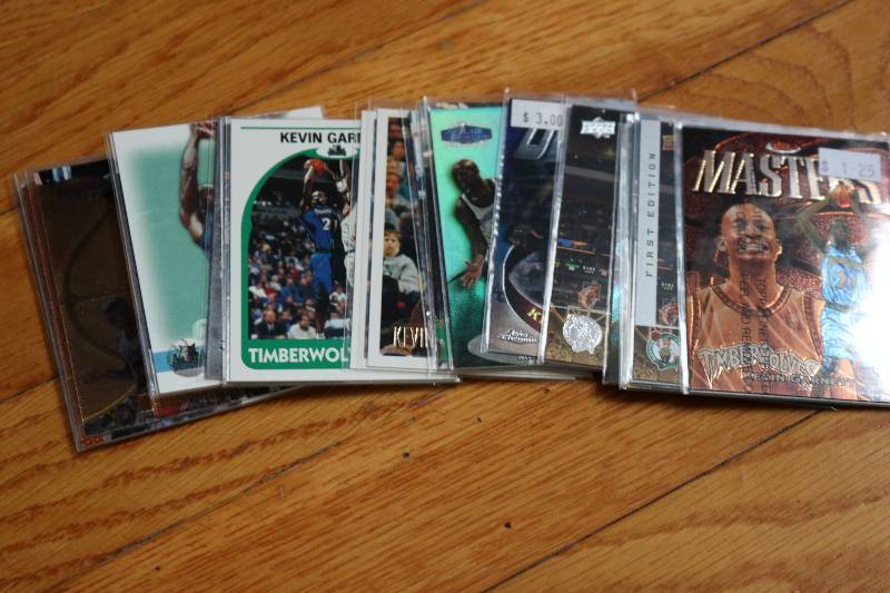 lot 83 image: 25 Kevin Garnett cards...