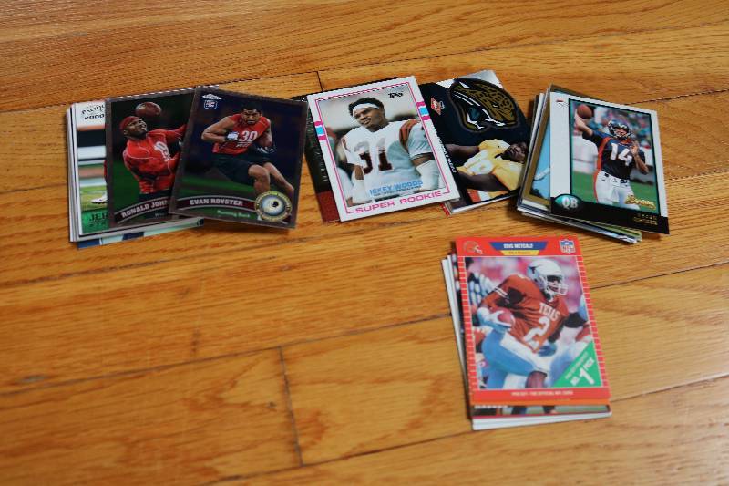 lot 59 image: 40 Football Rookies...