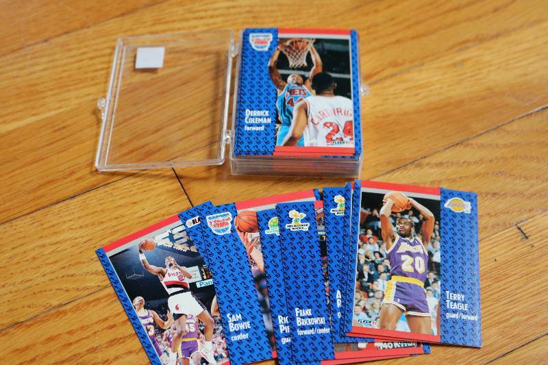 lot 41 image: 37 1991-92 Fleer Tonys Pizza Cards...