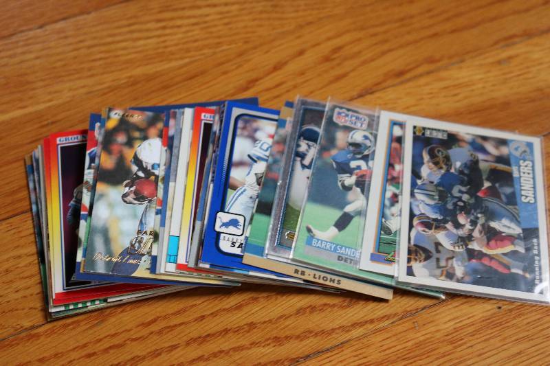 lot 43 image: 40 Barry Sandars cards...