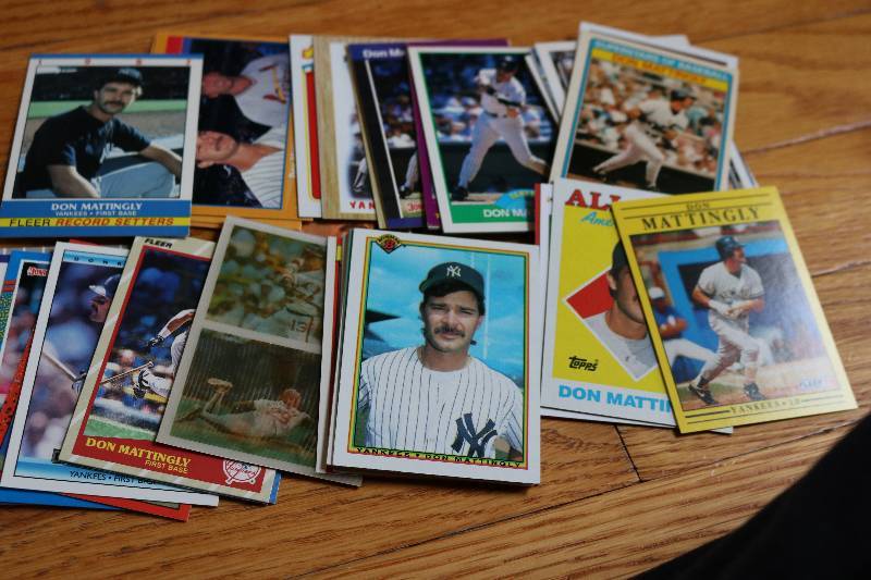 lot 49 image: 50 Don mattingly cards...